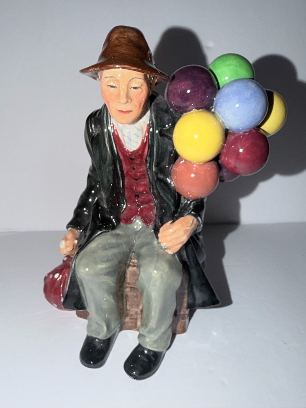 Vintage Royal Doulton The Balloon Man HN1954 Figurine England Leslie Harradine